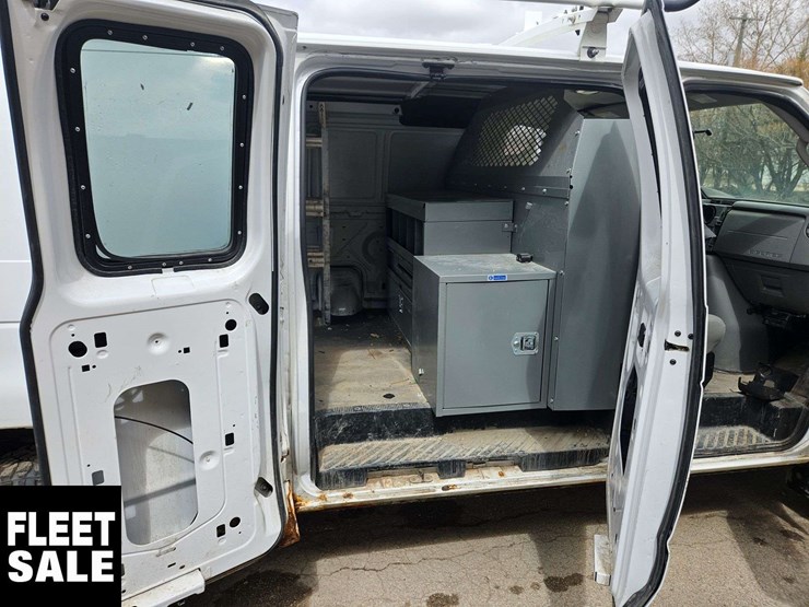 2010-ford-cargo-image-21