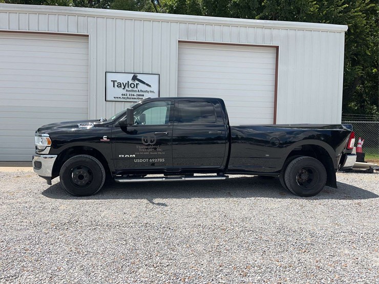 2022-dodge-3500-image-1