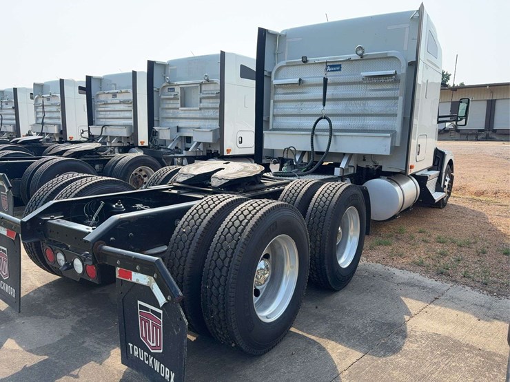 2022-kenworth-t680-image-4