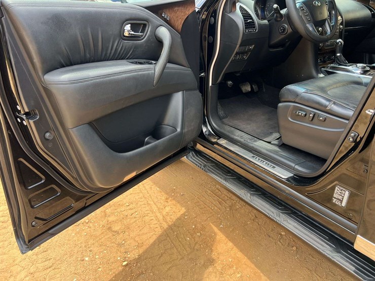 2012-infiniti-qx56-image-16
