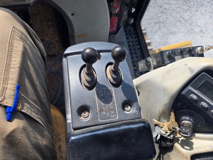 caterpillar-953d-image-92