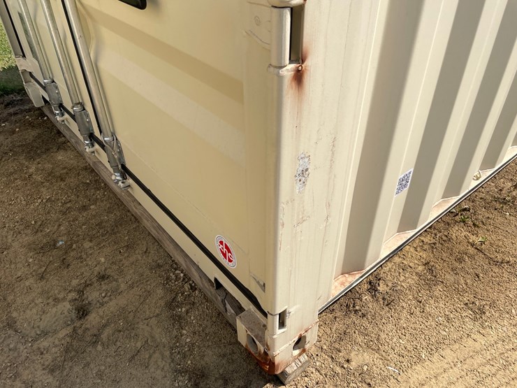 #405-•-20'-shipping-container-image-9