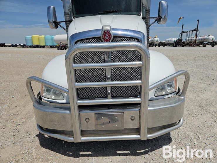 2014-kenworth-t660-image-10