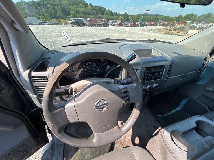 2005-nissan-titan-image-12