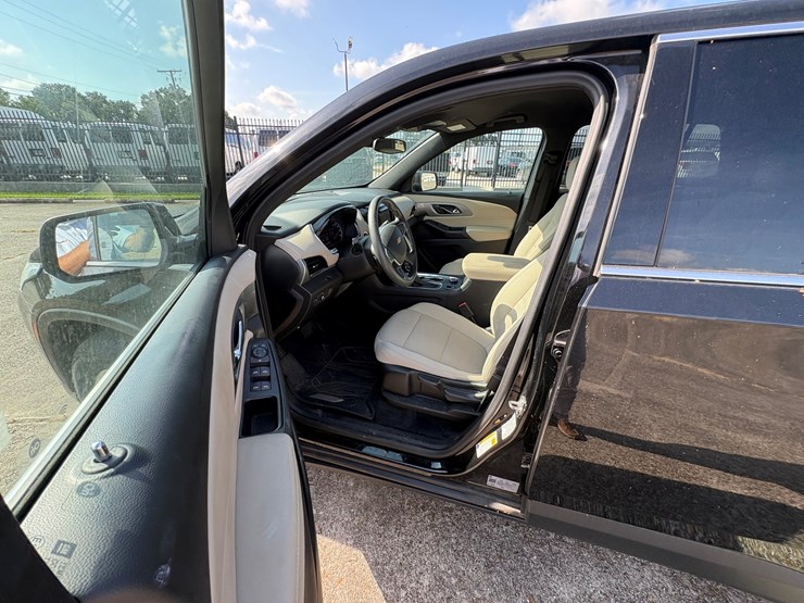 2022-chevrolet-traverse-image-11