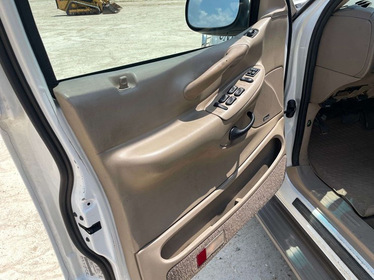2000-ford-expedition-image-9