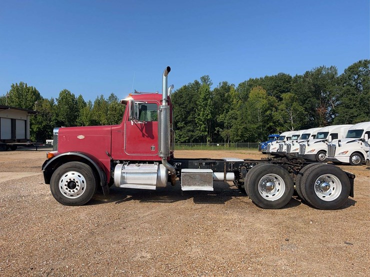 2000-peterbilt-379-image-4