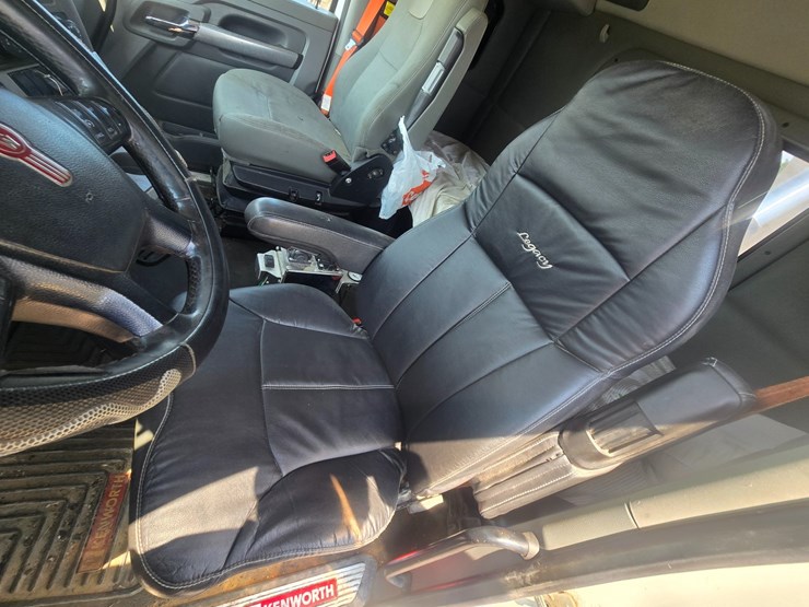 2019-kenworth-t880-image-74