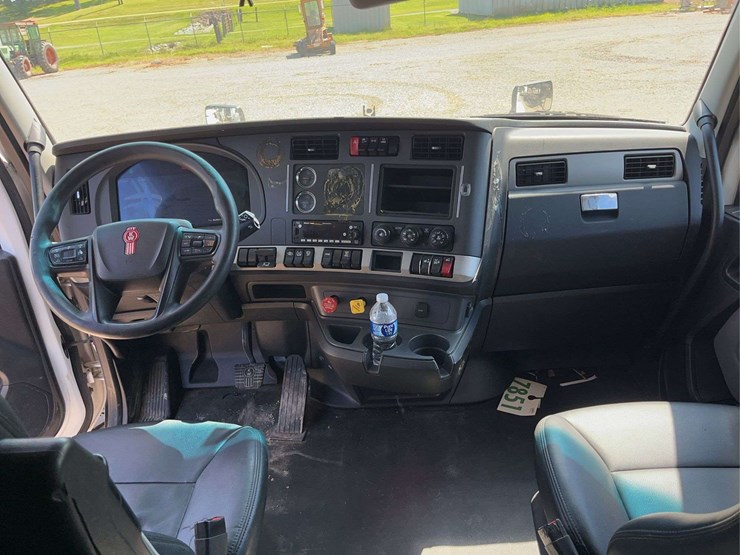 2022-kenworth-t680-image-38