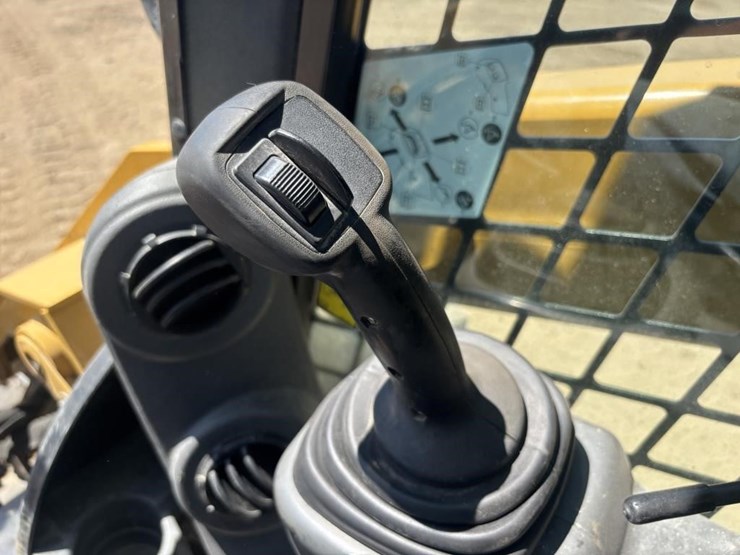 2019-caterpillar-272d2-image-26