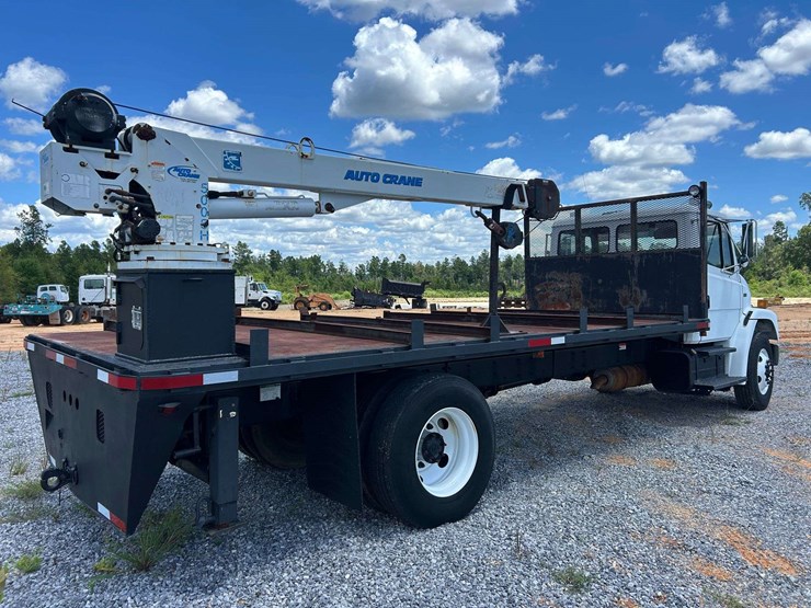 2004-freightliner-fl80-image-5