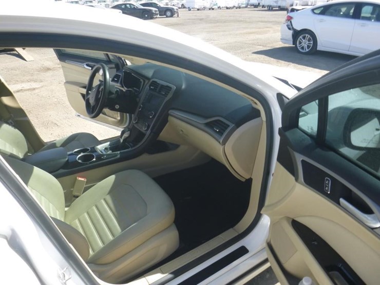 2014-ford-fusion-sedan-image-6