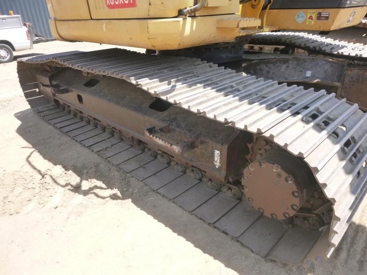 2011-deere-225d-lc-image-21