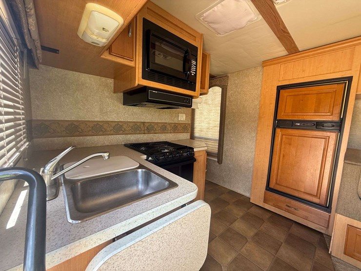 2007-chevrolet-express-"chateau"-(72,384-miles)-image-30