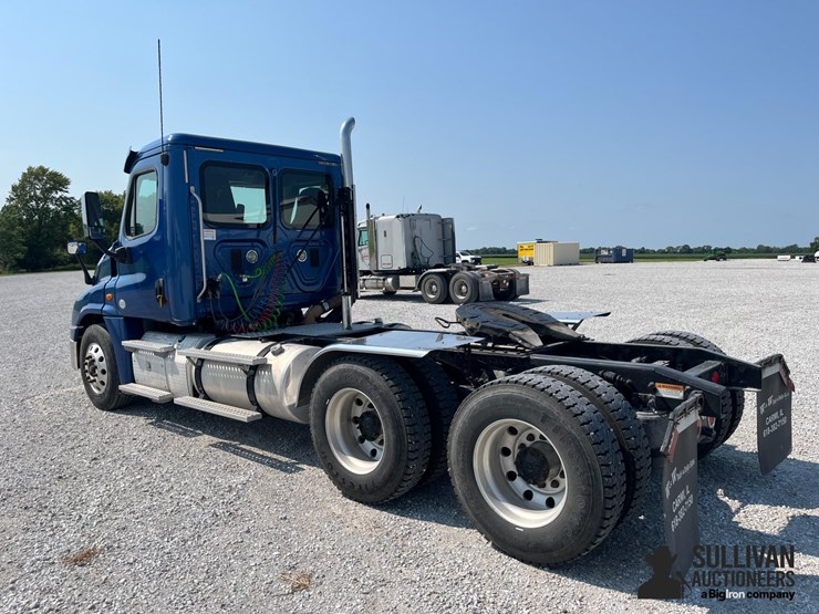 2015-freightliner-cascadia-125-image-7