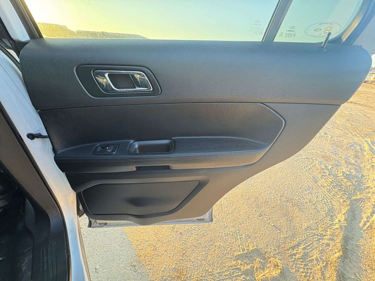 2018-ford-explorer-image-19