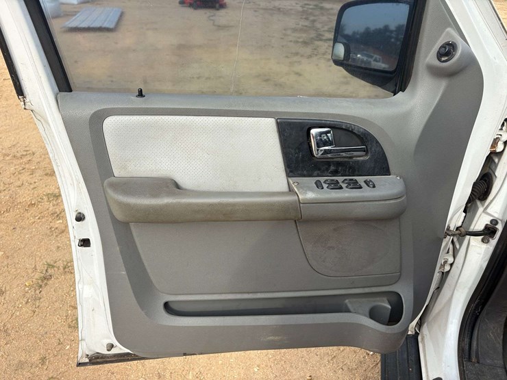 2005-ford-expedition-image-11