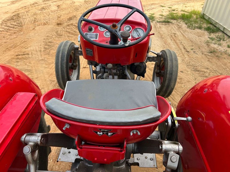 massey-ferguson-135-image-32