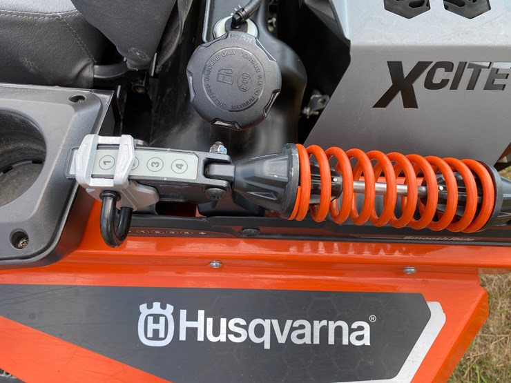 #7957-•-husqvarna-xcite-z345-zero-turn-lawn-mower-image-11
