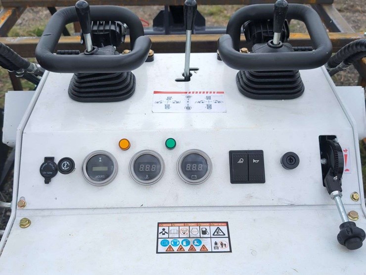 zjg-mini-skid-steer-loader-zj-380-(white)---15hp-image-9