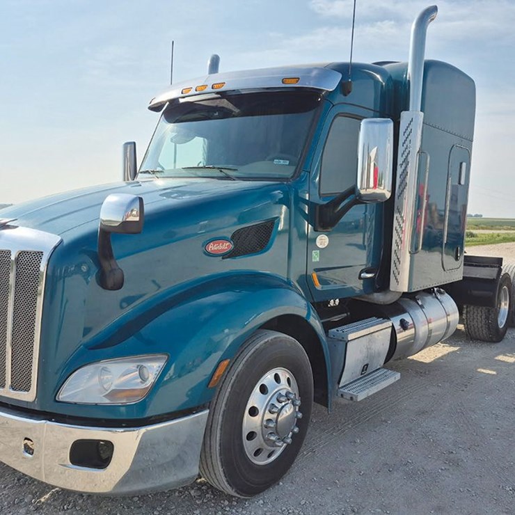 2017 PETERBILT 579