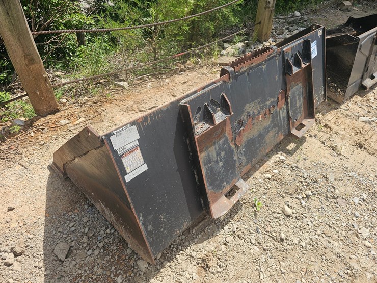 #24638-•-edge-72"-skidsteer-bucket-image-2