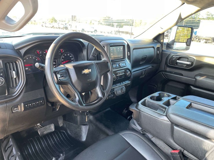 2021-chevrolet-silverado-3500-image-11