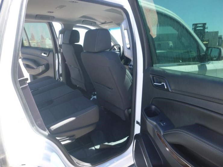 2016-chevrolet-tahoe-image-8