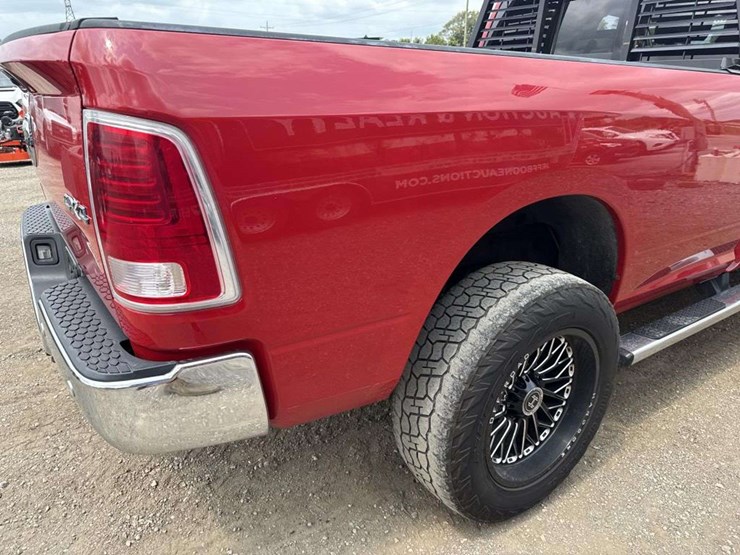 2018-dodge-3500-image-21