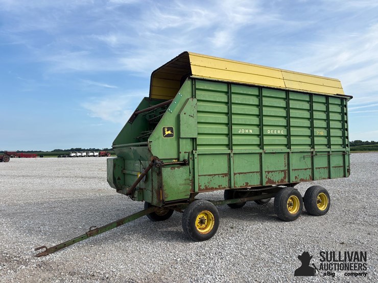 john-deere-716-image-1