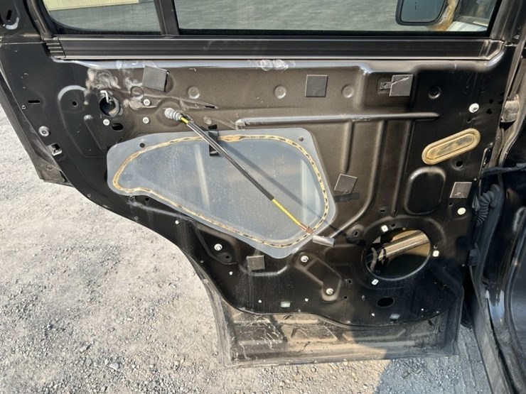 2014-ford-explorer-image-25