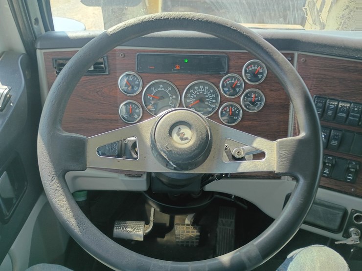 2014-western-star-4900-image-60