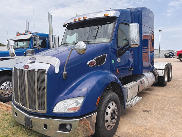 2020-peterbilt-579-image-1