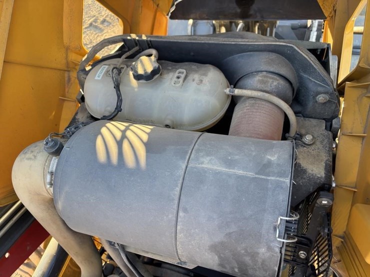 2020-deere-210l-image-46