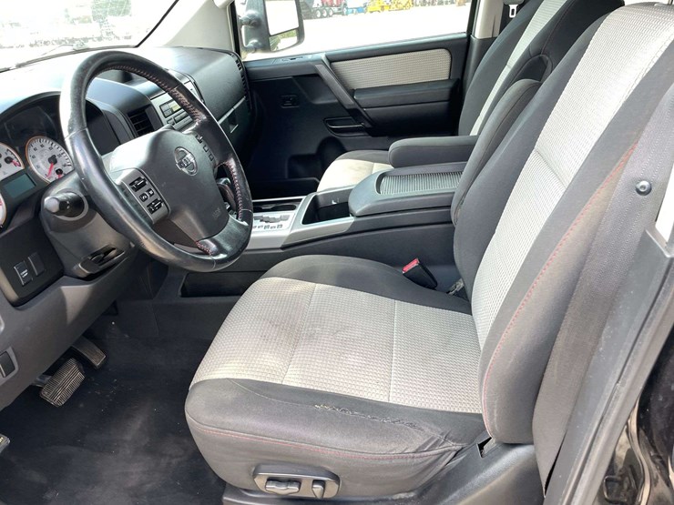 2012-nissan-titan-image-10
