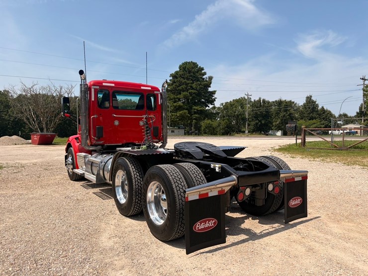 2020-peterbilt-579-image-5