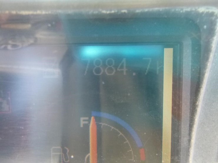 2011-deere-225d-lc-image-43