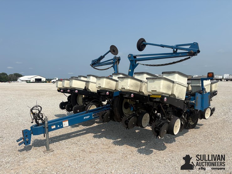 kinze-3200-image-1
