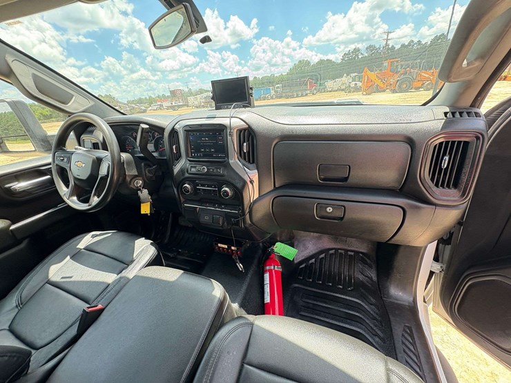2021-chevrolet-3500hd-image-22