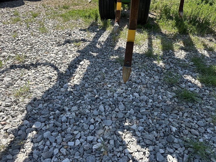 2023-john-deere-2430-image-5