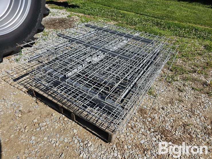 pallet-rack-wire-decking-image-1