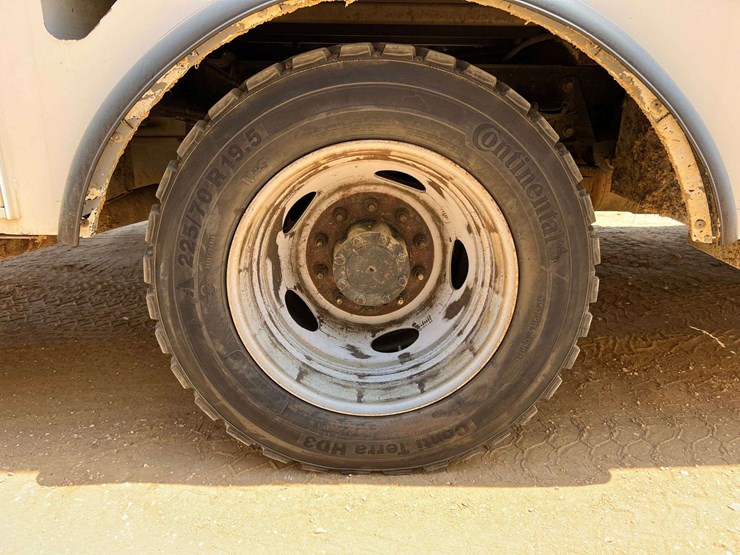 2015-ford-f550-image-19
