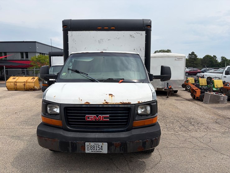 2010-gmc-3500-image-2