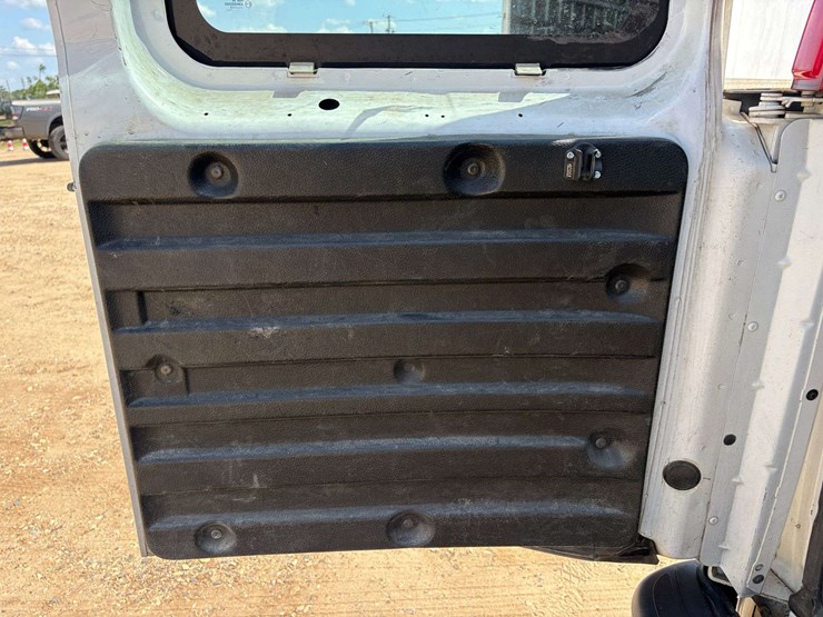 2018-chevrolet-express-2500-image-26
