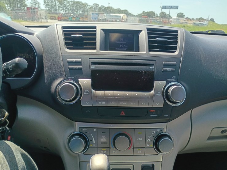 2012-toyota-highlander-image-35