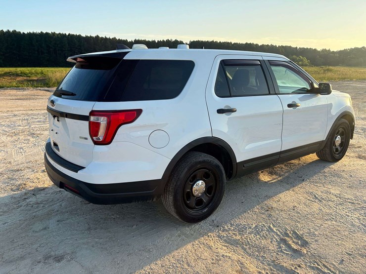 2018-ford-explorer-image-3