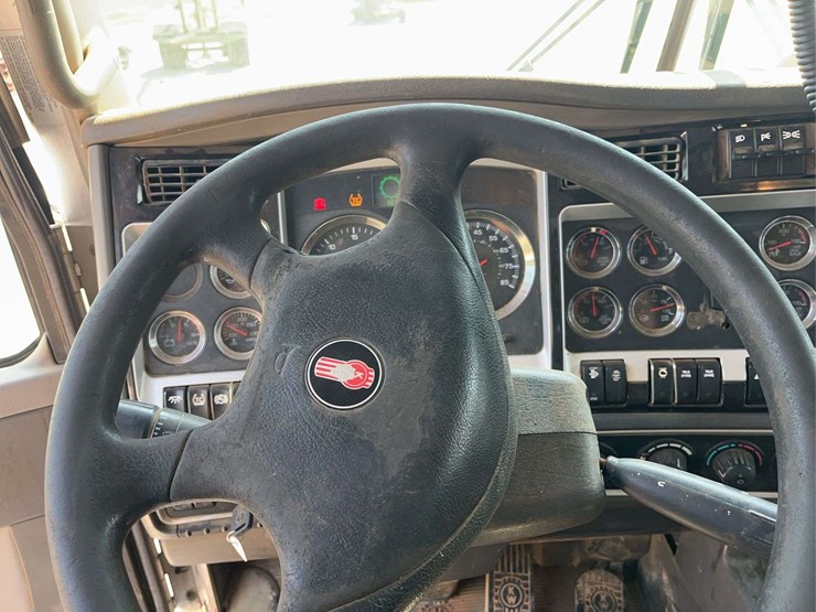 2019-kenworth-t8-series-dump-truck-image-29