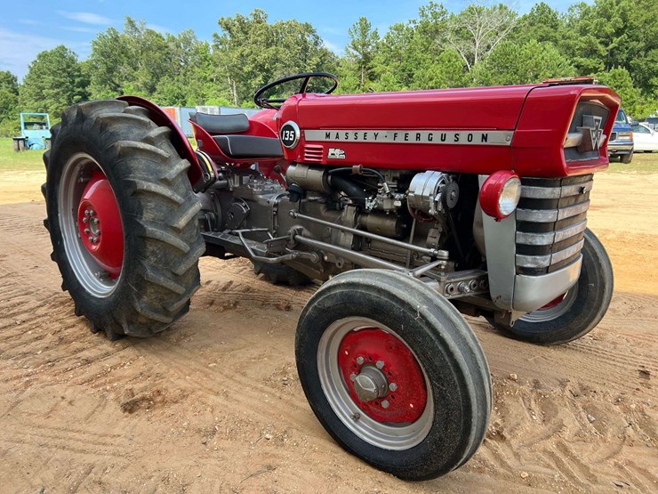 massey-ferguson-135-image-4
