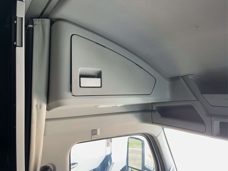 2022-kenworth-t680-image-34