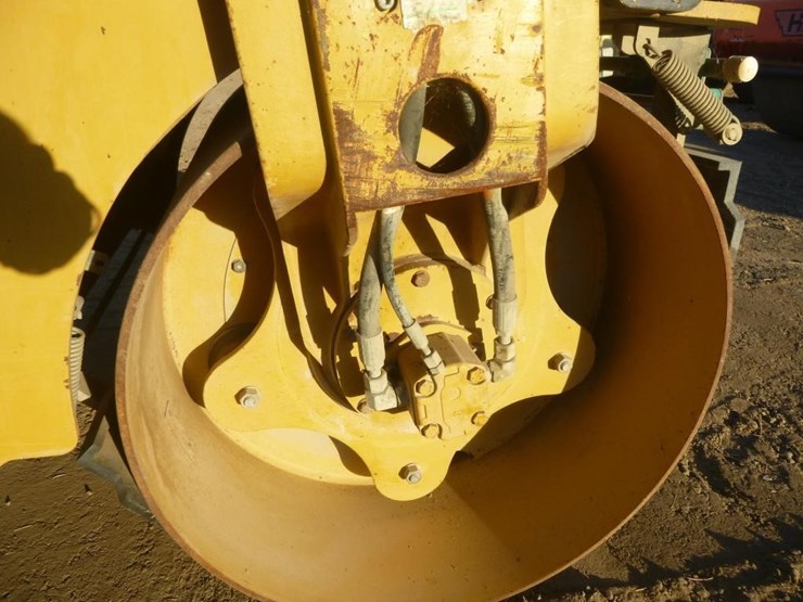 2013-caterpillar-cb22-image-10